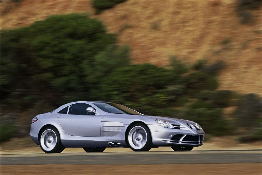  Mercedes-Benz SLR McLaren 2003 года  (фото 36 из 319)